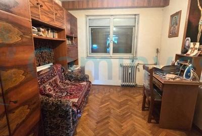 Apartament cu 3 camere decomandat în Nufărul