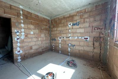 Duplex cu 4 camere cu Canalizare în Moșnița Nouă - 8