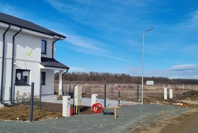 Duplex cu 3 camere cu Canalizare în Moșnița Veche - 1