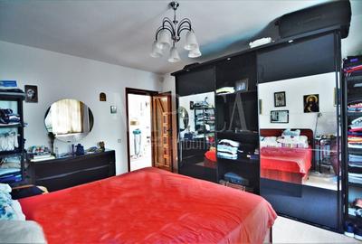 Casă individuală cu 10 camere cu Canalizare în Central - 10