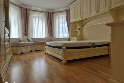 Casă cu 8 camere cu Teren 1100 Mp în Central - 12