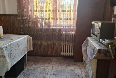 Apartament cu 3 camere semidecomandat în Calea București - 2