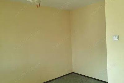 Apartament cu 2 camere zona Unirii Sud etaj intermediar confort 1 decomandat Pret: 56.000 - 3