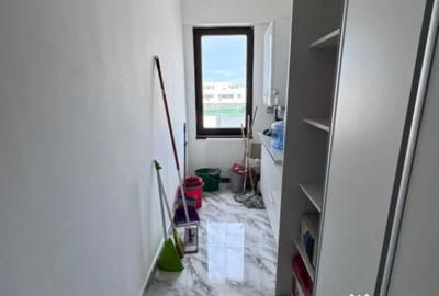 Apartament cu 5 camere decomandat în Km 4 - 10