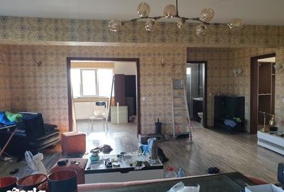 Apartament cu 4 camere în Central - 1