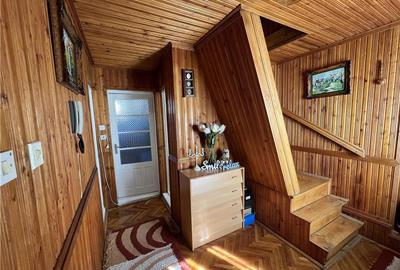 Casă cu 6 camere în Lipovei