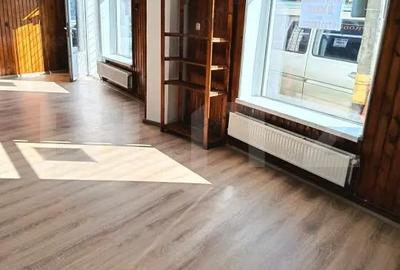 Spațiu comercial, de 55 mp, în Central - 4