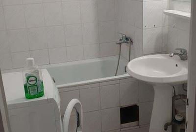 Apartament cu 2 camere decomandat în Tei