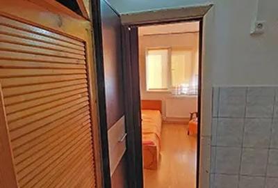 Proprietar ofer garsoniera mica, dar cu centrala proprie - 1