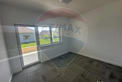 Casă cu 4 camere cu Teren 715 Mp în Lăpuș