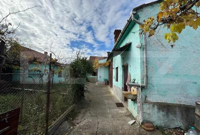 Casă cu 3 camere cu Teren 700 Mp în Central - 1