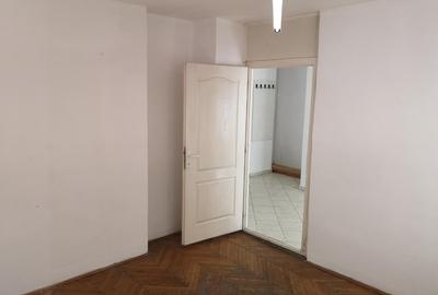Vand central garsoniera mare, S=38 mp, parter,zona BCR - 6