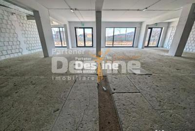 Spațiu comercial, de 217 mp, în Central - 10