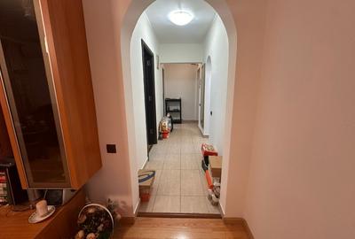 Apartament cu 3 camere semidecomandat, mobilat în P-ța Victoriei - 12