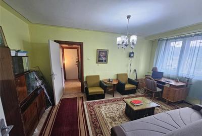 Apartament cu 2 camere semidecomandat în Micro I - 5