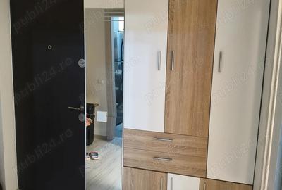 Garsonieră decomandată în Titan