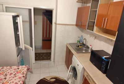 Apartament cu 3 camere decomandat, mobilat în Port
