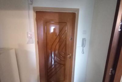 Apartament cu 2 camere decomandat în Vest