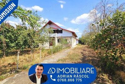 Casă cu 4 camere cu Teren 3778 Mp în 9 Mai - 2