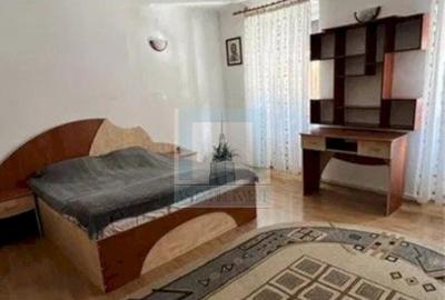 Apartament cu 2 camere semidecomandat în Centrul Istoric