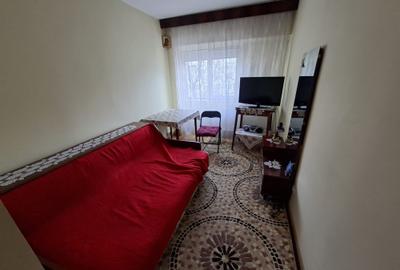 Apartament cu 4 camere, decomandat, etaj 2/4, zona Dacia - 5