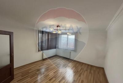 Casă / Vilă cu 4 camere de închiriat în zona Andrei Muresanu - 1