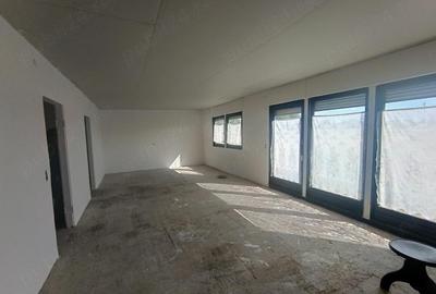 Casă cu Teren 296 Mp în Central - 3