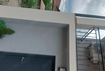 Casă cu 6 camere cu Teren 700 Mp în Aranghel - 2