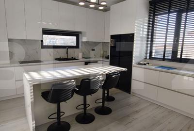 Casă cu 4 camere cu Teren 340 Mp în Central