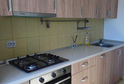 Apartament cu 3 camere semidecomandat în Berceni - 2