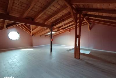 Casă cu 4 camere cu Teren 300 Mp în Central