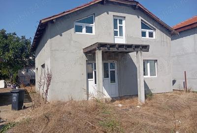 Vand casa 4 camere suvragerie bucatarie ?i baie - 2