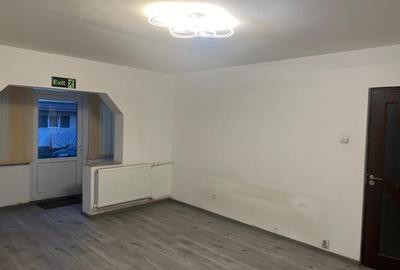 Apartament cu 2 camere semidecomandat în Craiovița Nouă