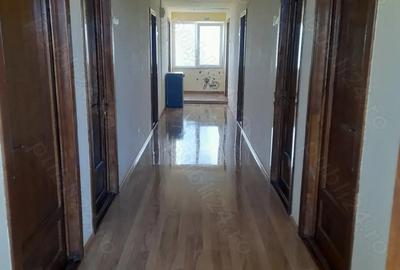 Casă cu 14 camere în Central - 9