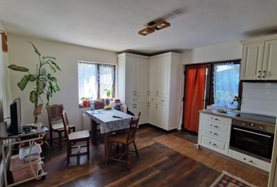 Casă cu 4 camere cu Canalizare în Săsar - 2