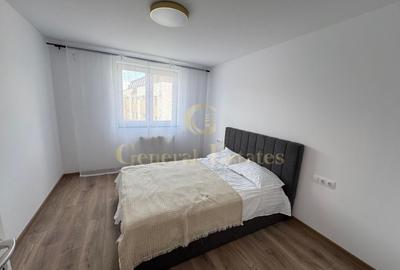 Apartament cu 3 camere decomandat în Tractorul - 4