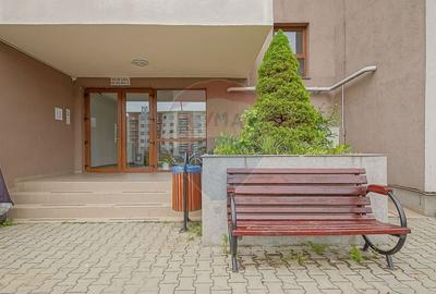 Apartament cu 3 camere decomandat în Tractorul - 26