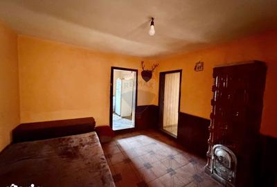 Casă cu 4 camere cu Teren 7727 Mp în Cârligele - 1