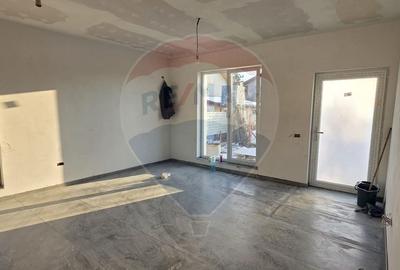 Casă cu 4 camere cu Teren 331 Mp în Crevedia - 9