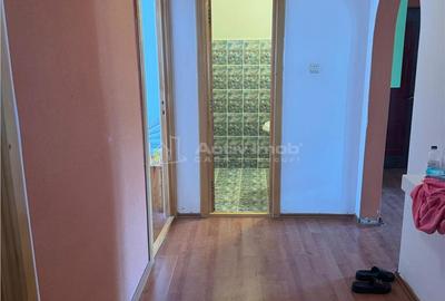 Apartament cu 3 camere decomandat în Bocșa