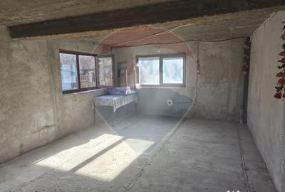 Casă cu 5 camere cu Teren 200 Mp în Poiana - 13