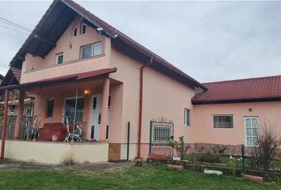 Proprietate deosebita cu doua case ?i teren 5.600 mp, situata in zona lini?tita, Gole?ti - 18