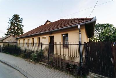Casă individuală cu 8 camere în Central