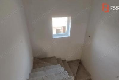 Casă cu 5 camere cu Canalizare în Utvin