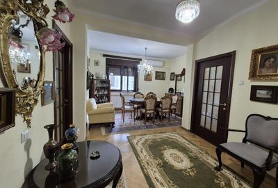 Apartament cu 3 camere semidecomandat, mobilat în Cișmigiu