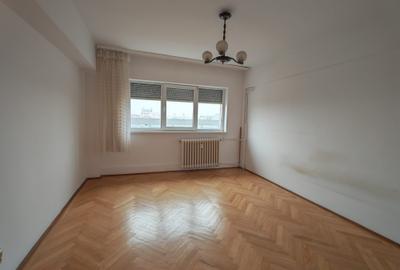 Apartament cu 5 camere decomandat în P-ța Universității - 13