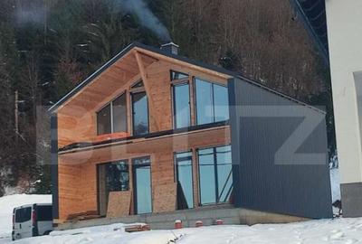 Casă cu 3 camere cu Teren 300 Mp în Central - 1