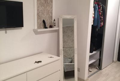 Garsonieră decomandată, mobilată în Vitan