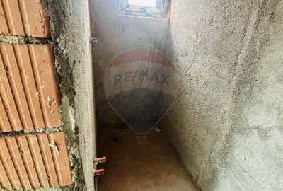 Casă cu 8 camere cu Teren 520 Mp în Balotești - 3