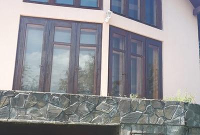 Casă cu 5 camere cu Teren 2345 Mp în Breaza - 3